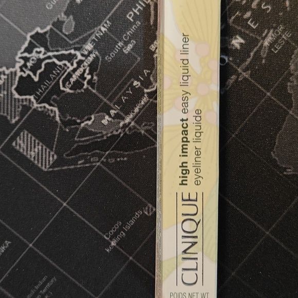 Clinique high impact easy liquid liner - Picture 1 of 2